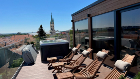 Prémiová panorama terasa se saunovým domem