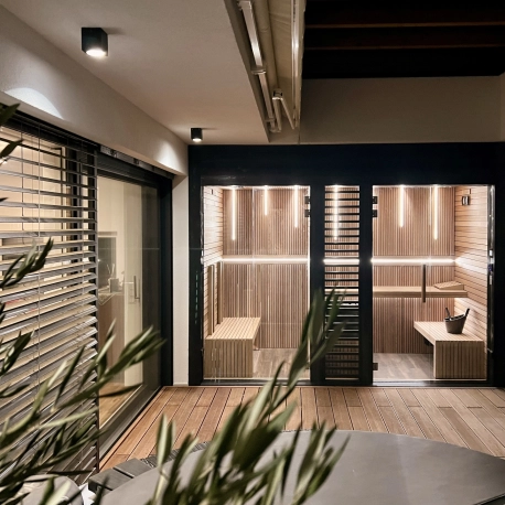 Vestavěná venkovní sauna na míru individuálním potřebám
