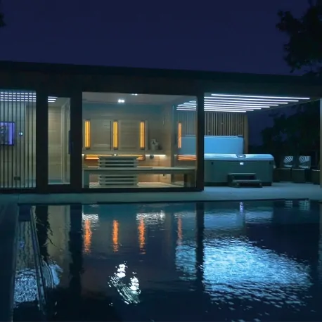 Venkovní sauna, zahradní saunový domek na břehu jezera Balaton