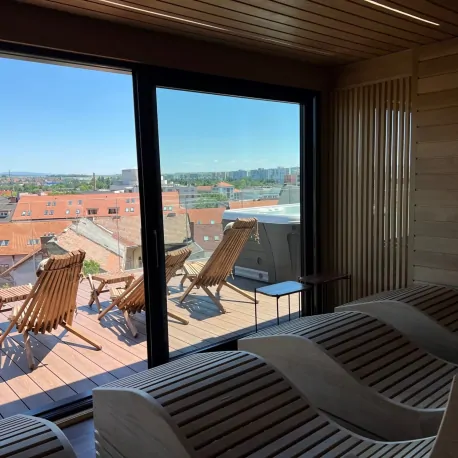 Exkluzivní panorama terasa se saunovým wellness domem